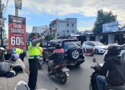 Dengan Sigap, Personil Sat Lantas Polres Gowa Tangani Korban Laka Lantas