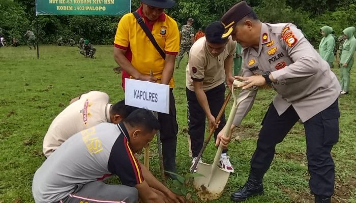 HUT Ke-67 Kodam Hasanuddin, Wakapolres Palopo Hadiri Karya Bakti Penanaman Pohon