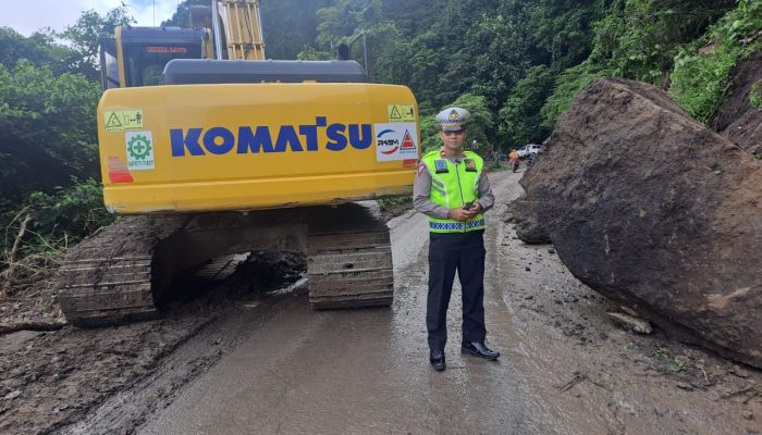 Polres Maros Terapkan Sistem Buka-Tutup Jalan di Mallawa Usai Longsor Semalam