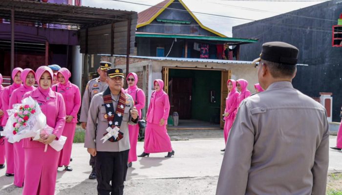 Bersama Ketua Bhayangkari, Kapolres Pinrang Laksanakan Kunjungan Kerja Kerja Ke Polsek Cempa