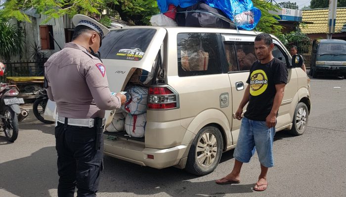 Temukan Kendaraan Overload, Sat Lantas Polres Parepare Berikan Edukasi dan Teguran Bagi Pengemudi