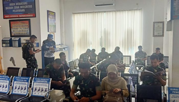 Satpas SIM Polres Bone Di Gruduk Prajurit TNI, Ada Apa?