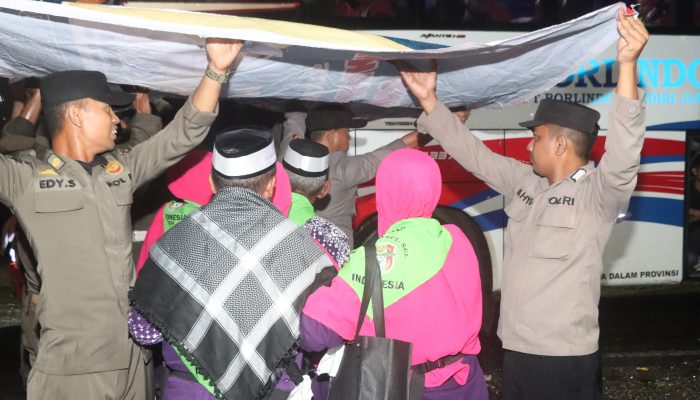 Polres Wajo Berikan Rasa Aman dan Nyaman Kawal Keberangkatan Jamaah Haji