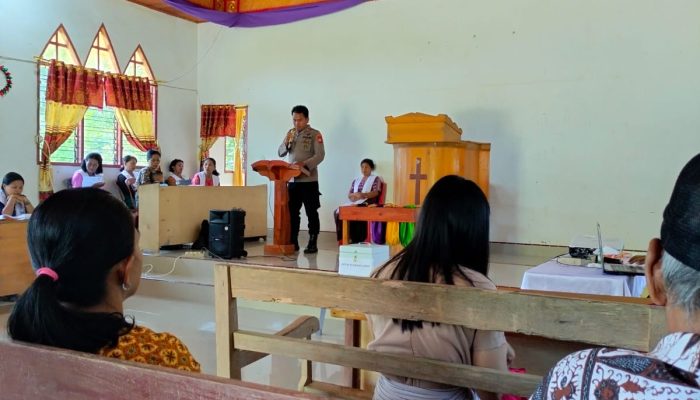Polres Toraja Utara Gelar Minggu Kasih di Gereja Toraja Jemaat Tandung Nanggala Jelang Pilkada 2024