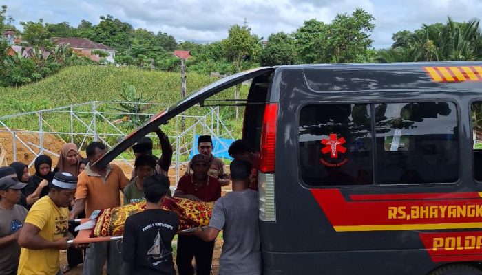 Layanan Ambulance Gratis RS. Bhayangkara Polda Sulbar Kali ini Bantu Pengantaran Jenazah