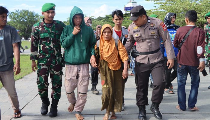 Helikopter Milik TNI-Polri dan BNPB Kembali Berhasil Evakuasi 128 Warga Terisolir Dampak Bencana Longsor di Kecamatan Latimojong