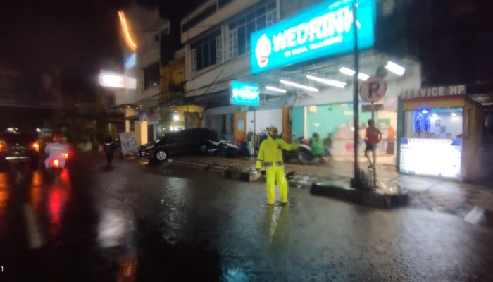 Kapolres Parepare Perintahkan Personel Agar Tingkatkan Patroli Pemantauan Wilayah Rawan Banjir, Tetap Siaga
