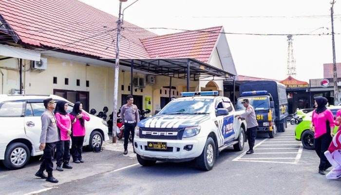 Polres Pinrang Salurkan Bantuan Logistik Kepada Korban Bencana Banjir di Kabupaten Sidrap