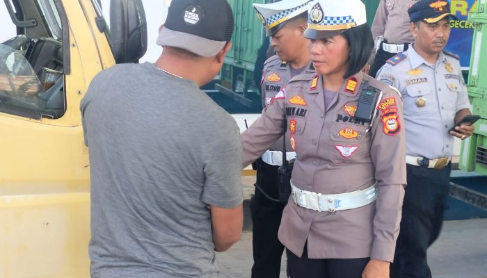 Pastikan Layak Jalan, Kasat Lantas Polres Gowa Pimpin Ramp Chek Kendaraan Angkutan Barang