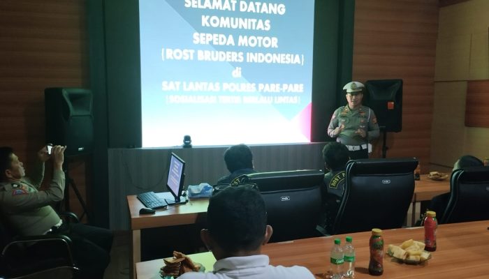 Libatkan Komunitas Motor, Kasat Lantas Polres Pare-Pare Sosialisasi Tertib Berlalulintas