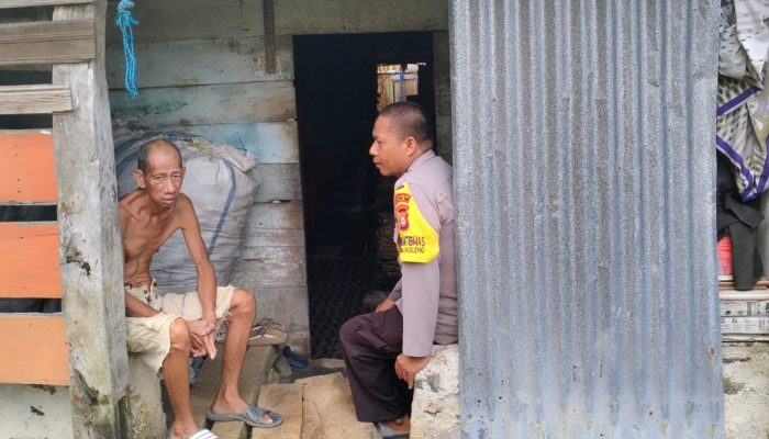 Bhabinkamtibmas Polsek Majauleng Door To Door System ke Rumah Warga Binaannya