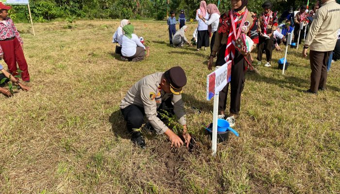 Wakili Kapolres Wajo, Kompol Hardjoko Hadiri Gerakan Penanaman Sejuta Pohon Sedunia Tahun 2024