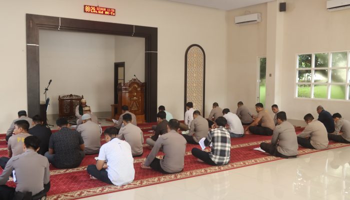 Polres Wajo Gelar Pembinaan Rohani dan Mental Personel