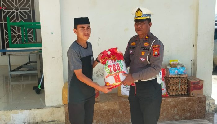 Jumat Berkah, Polantas Bone dan JOIN Bone Bantu Santri Yatim Penghafal Al-Quran