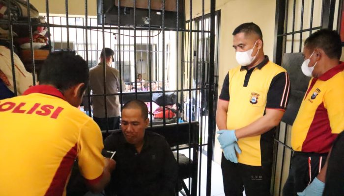 Kapolres Wajo Cek Ruangan dan Kesehatan Tahanan. Ini pesannya