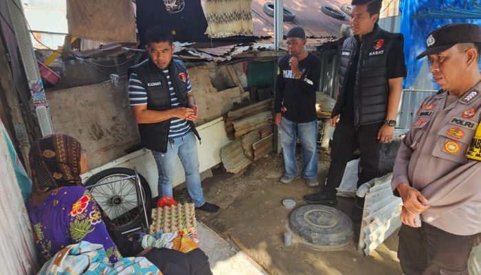 Disamping Melaksanakan Tugas Pokok Kepolisian, Kasat Reskrim Polres Sidrap Gelar Jum’at Berkah Untuk Masyarakat