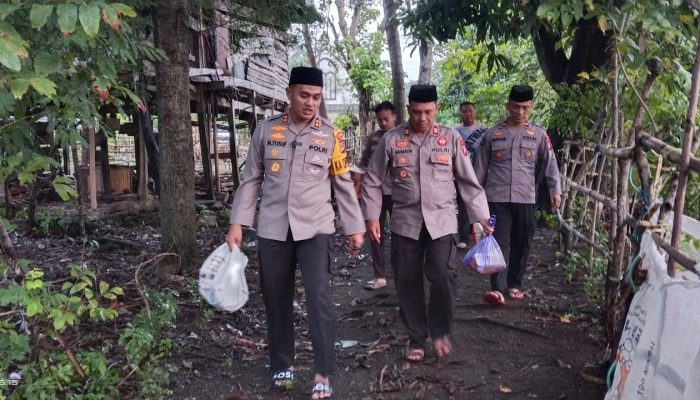 Kapolres Soppeng Kembali Berbagi Dengan Warga Kurang Mampu di Lemba