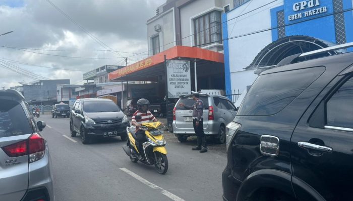 Satlantas Polres Bone Lakukan Ini Saat PAM Gereja