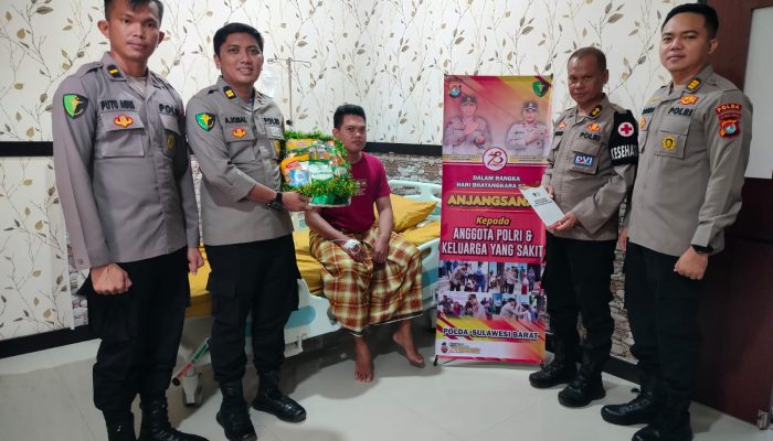 Peringati HUT Bhayangkara ke 78, Bid Dokkes Kunjungi keluarga dan anggota Polri yang Sakit