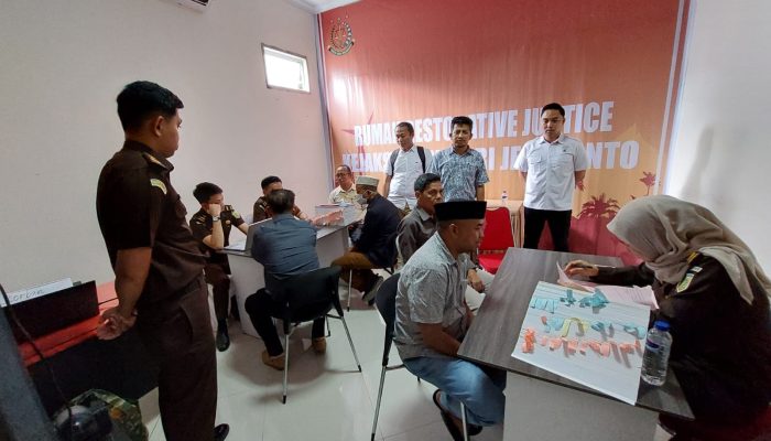 Polres Jeneponto Limpahkan Dua Tersangka Korupsi Pada Sekretariat Daerah Kabupaten Jeneponto TA. 2022 Ke Kejaksaan Negeri Jeneponto