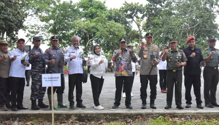Kapolda Sulbar Bersama Suluruh Forkopimda Terus Galakkan Aksi Tanam Pohon