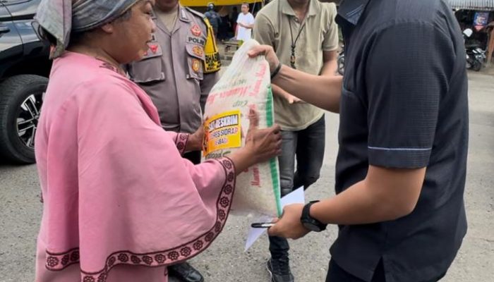 Pimpin Jumat Berbagi, AKP Agung Rama Setiawan : Untuk Meringankan Beban Masyarakat Yang Membutuhkan