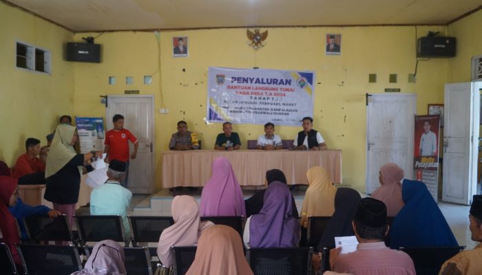 Bhabinkantibmas Polsek Campalagian Menghadiri Penyaluran Bantuan Langsung Tunai Dana Desa (BLT DD) di Desa Binaannya