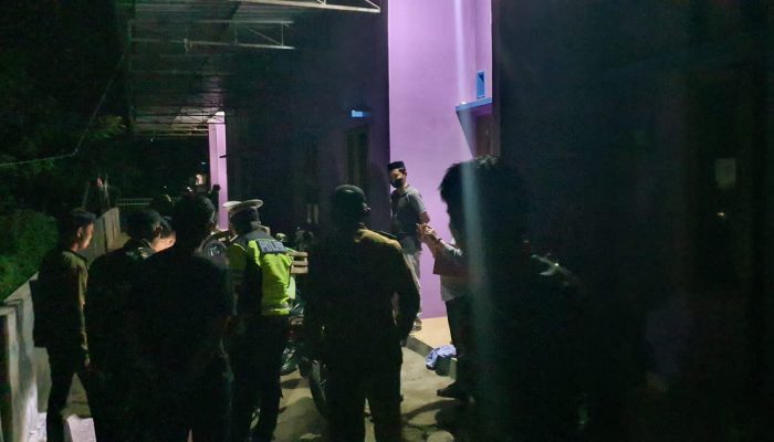 Wakili Kapolsek Wonomulyo Panit 1 Lantas Melaksanakan Razia Dan Pemeriksaan Terkait Penyakit Masyarakat Bersama Muspika Kec. Wonomulyo