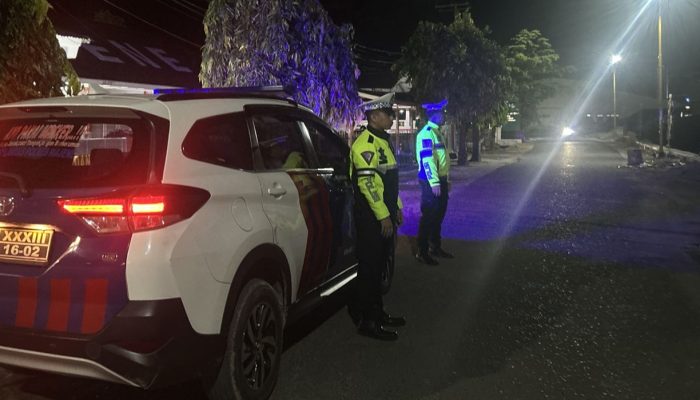 Satlantas Polres Majene Gelar Patroli Blue Light untuk Jaga Kamtibmas di Jalan Raya pada Malam Hari