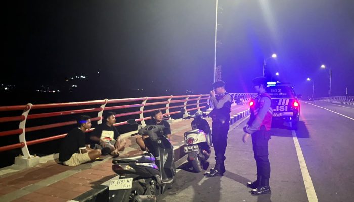 Antisipasi Gangguan Kamtibmas Pada Malam Hari Sat Samapta Polres Klungkung Laksanakan Blue Light Patrol