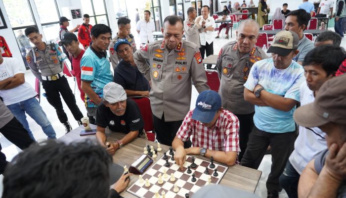 88 Peserta Turnamen Catur Polda CUP II Masih Adu Stategi, Kapolda Sulbar : Tetap Semangat!