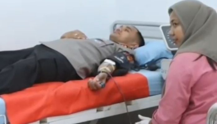 Jiwa Sosial Tinggi, Kapolres Soppeng Donorkan Darahnya Ke Warga Yang Membutuhkan