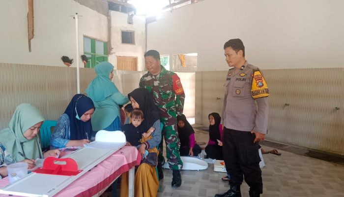 Cegah Stunting, Bhabinkamtibmas Kelurahan Baru Berikan Pendampingan Kegiatan Posyandu Irismawan di Lingkungan Teppo