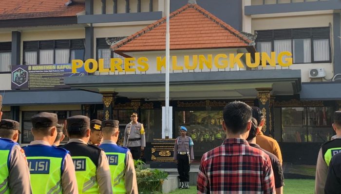 Karendal Ops Res Mantap Brata Agung Polres Klungkung pimpin Apel Kesiapan Pam Penetapan Pemilu Legislatif.