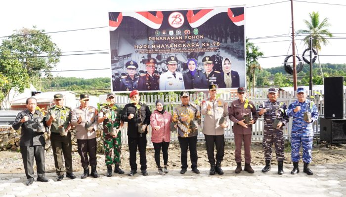 Polda Sulbar Terus Galakkan Gerakan Penanaman Pohon, Kali ini di Sekitar Kantor PJR