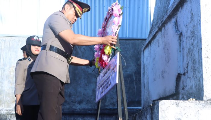 Kapolres Majene Pimpin Upacara Ziarah Rombongan di Taman Makam Pahlawan Mandar Majene