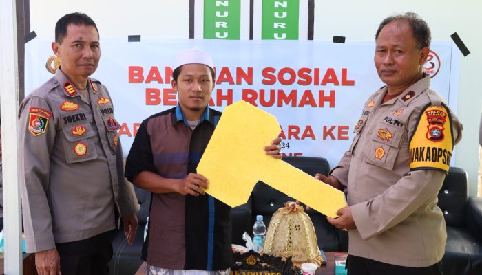 Polres Majene Gelar Penyerahan Bantuan Sosial Bedah Rumah dalam Rangka Hari Bhayangkara Ke-78