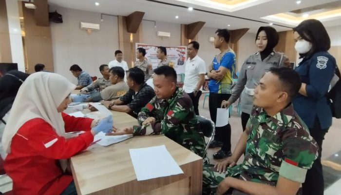 Give Blood Save Live, Sinergitas TNI/Polri dan PMI Palopo Hasilkan 43 Kantong Darah di Momen HUT Bhayangkara