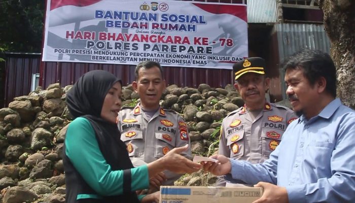 Hut Bhayangkara ke 78 Tahun, Polres Pare-Pare Bedah Rumah Warga