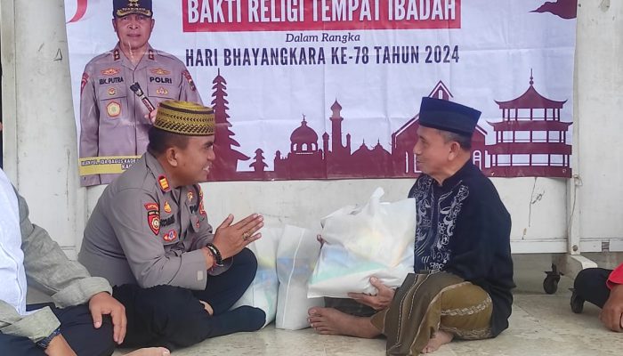 Bakti Religi, Polsek Dawan Laksanakan Bersih Rumah Ibadah dan Bagikan Paket Sembako