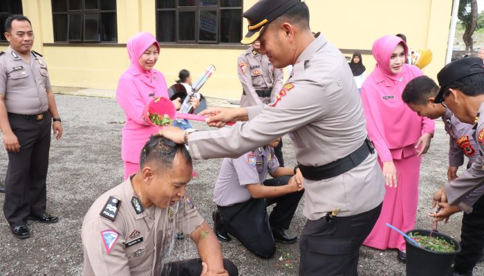 Kapolres Soppeng Pimpin Upacara Kenaikan Pangkat Personil