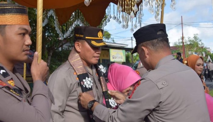 Acara Kenal Pamit Kapolres Bone Berlangsung Penuh Haru