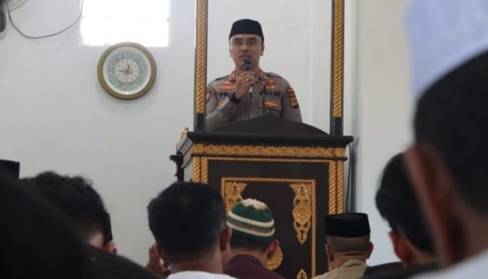 Kapolres Bantaeng Shalat Jumat Perdana di Masjid Roadhatul Jannah Letta