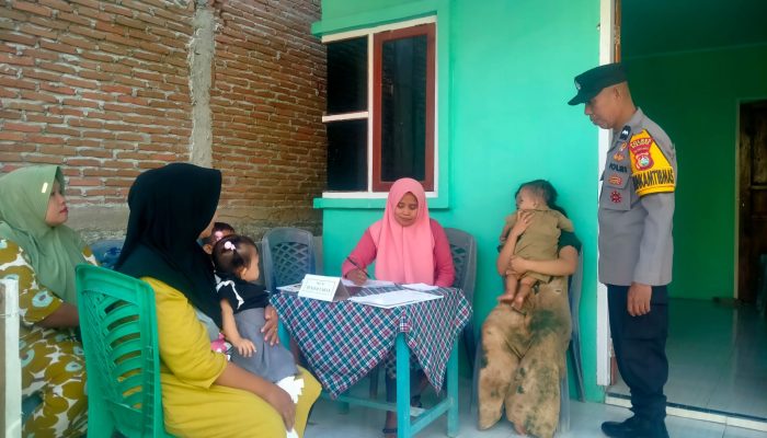 Tekan Angka Stunting, Aipda Sahabuddin Aktif Dalam Kegiatan Posyandu Kenanga