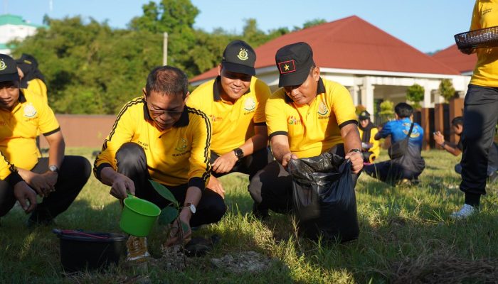 Wakapolda Sulbar Ikut Gelorakan Aksi Tanam Pohon di Kantor Kejaksaan Tinggi