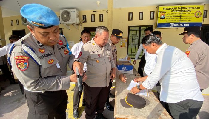 Propam Polres Majene Lakukan Pengecekan Rutin Senjata Api Personel untuk Minimalisir Penyalahgunaan