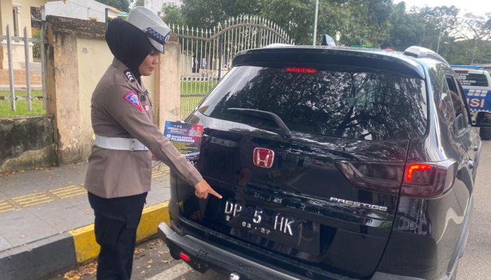 Ops Patuh Hari Ke-9, Satlantas Polres Bone Tegur Penggunaan TNKB Tidak Sesuai Spektek