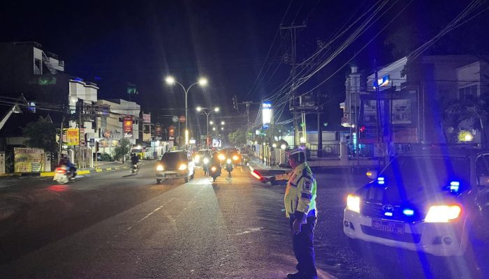 Beri Rasa Aman, Satlantas Polres Bone Gelar Blue Light Patrol