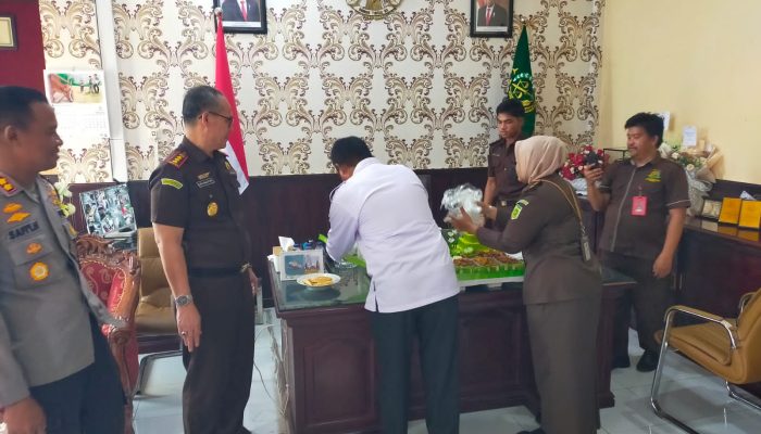 Kapolres Palopo Beri Kejutan ke Kajari Dalam Rangka Hari Bhakti Adhyaksa ke 64