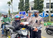 Jumat Berkah, Satuan Lantas Polres Tator Berbagi Makanan